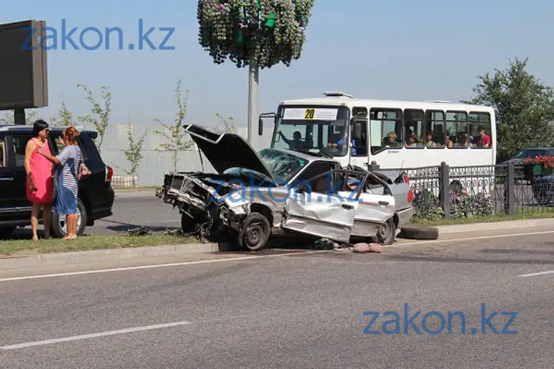 Крупное ДТП произошло сегодня утром в Алматы на Восточной объездной (фото) Крупное ДТП произошло сегодня утром в Алматы на Восточной объездной (фото), фото - Новости Zakon.kz от 22.08.2013 19:51