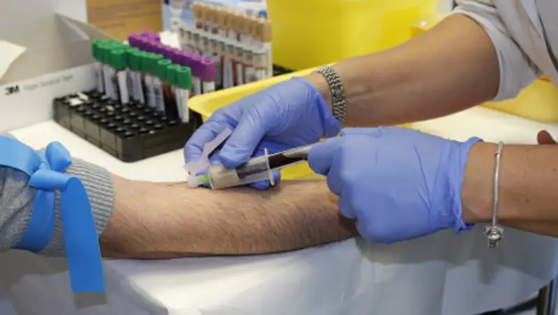 Солдата с менингококковой инфекцией доставили на вертолете в Алматы