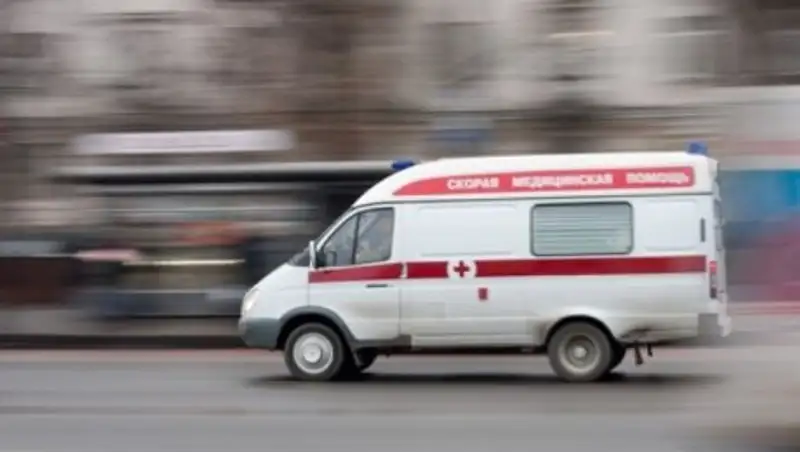 В Атырау девочка выпала из окна 3 этажа