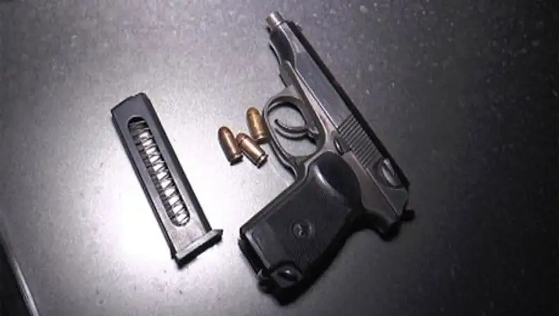 В Алматы задержаны двое вооруженных мужчин с наркотиками