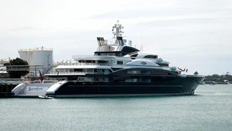 СМИ раскрыли имя покупателя яхты Юрия Шефлера