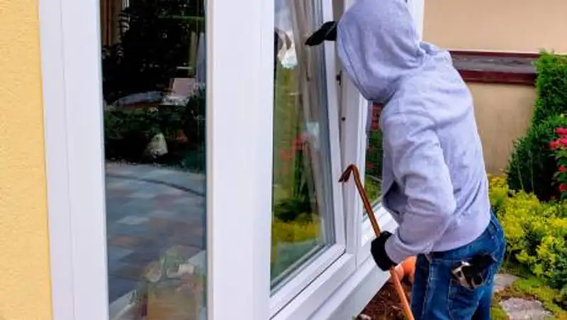 Один миллион тенге выкрали родственники из офиса в Акмолинской области