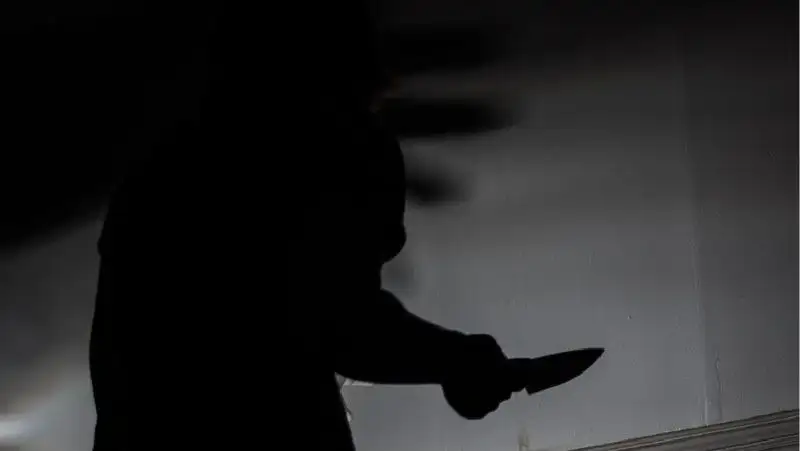 В Актюбинской области директор сельской школы порезал жену и дочь