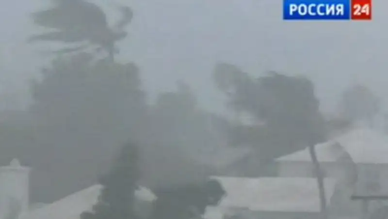 Ураган нанес серьезный ущерб Бермудским островам