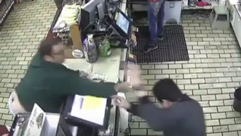 Злой сладкоежка разгромил мини-маркет в США