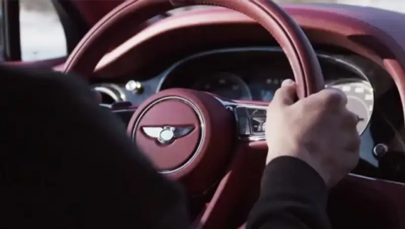 Bentley дал послушать мотор нового Bentayga