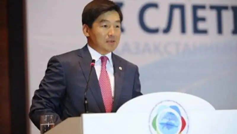 Казахстанских студентов призвали сообщать о фактах коррупции через интернет