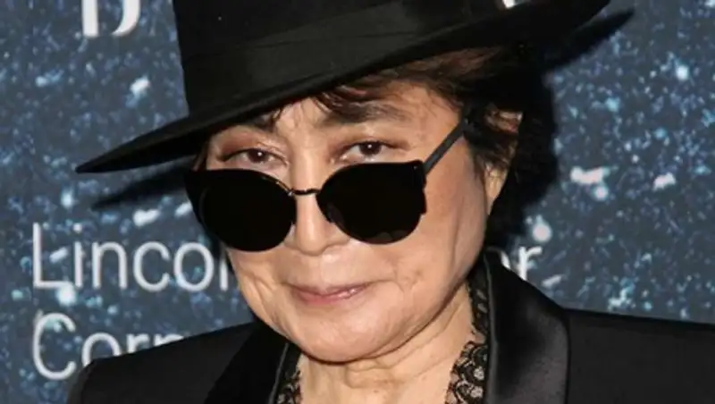 Йоко Оно призналась в романе с Хиллари Клинтон