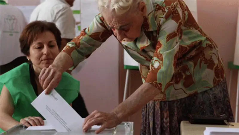 В Грузии начались президентские выборы, фото - Новости Zakon.kz от 27.10.2013 16:35