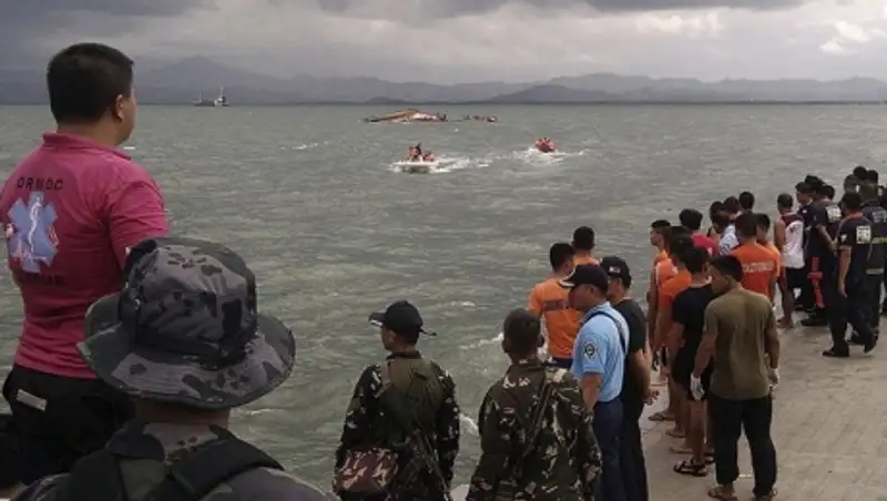 Число жертв крушения парома на Филиппинах возросло до 47 человек