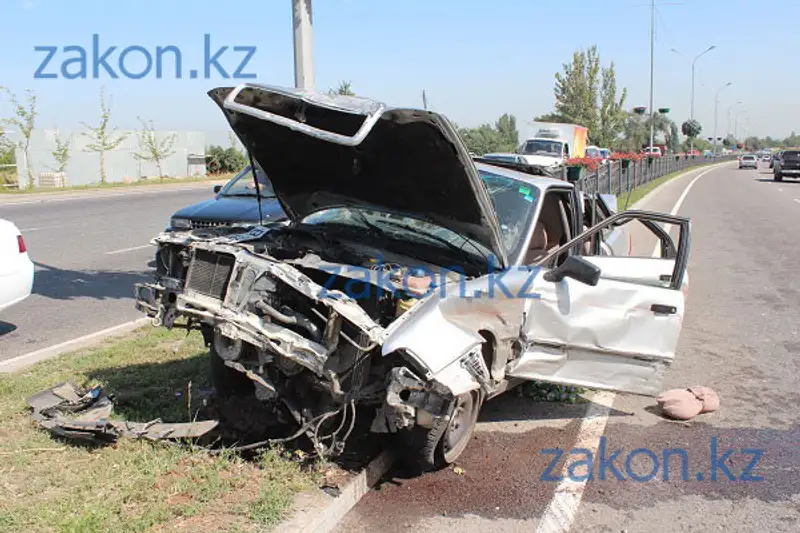 Крупное ДТП произошло сегодня утром в Алматы на Восточной объездной (фото) Крупное ДТП произошло сегодня утром в Алматы на Восточной объездной (фото), фото - Новости Zakon.kz от 22.08.2013 19:51