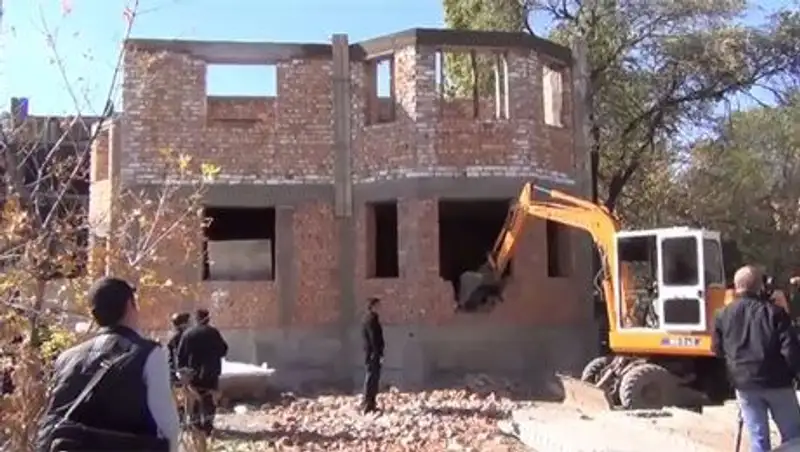 В Киргизии жители, недовольные застройкой парка, обратились к криминальным авторитетам