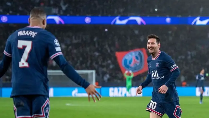 Дубль Месси и Мбаппе позволил «ПСЖ» пройти в плей-офф ЛЧ