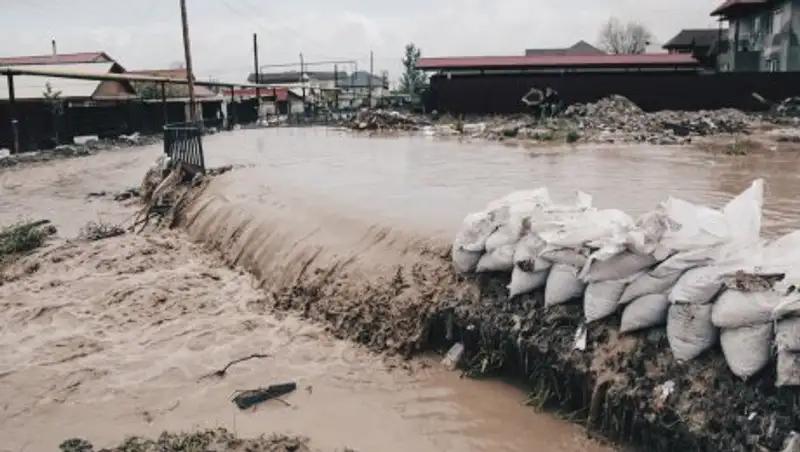 В Алматы сегодня и завтра в связи с прогнозом сильных дождей возможны паводки и сели