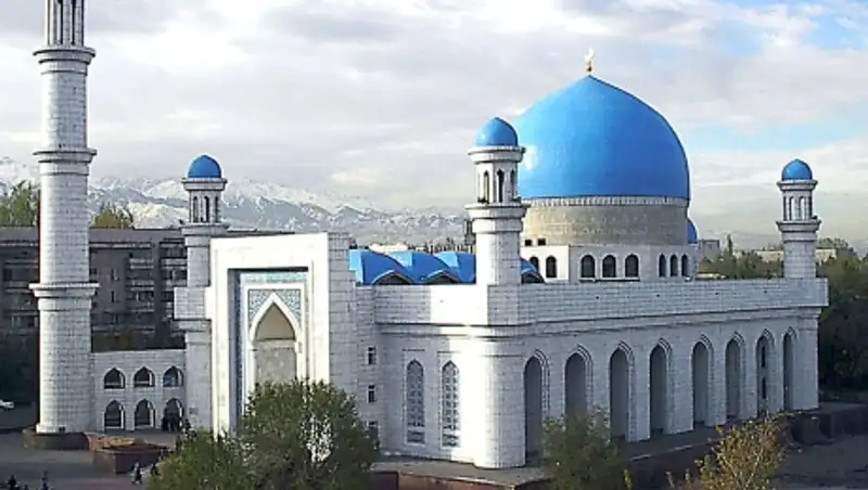 В казахстанских мечетях и церквях начнут проповедовать недопущение насилия над женщинами