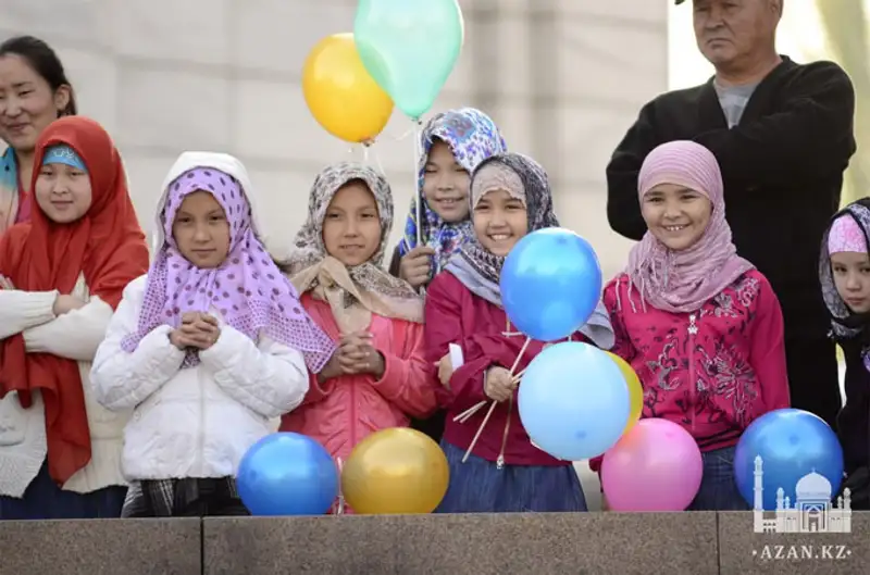 В Центральной мечети Алматы прошел Курбан-айт для детей В Центральной мечети Алматы прошел Курбан-айт для детей, фото - Новости Zakon.kz от 17.10.2013 21:23