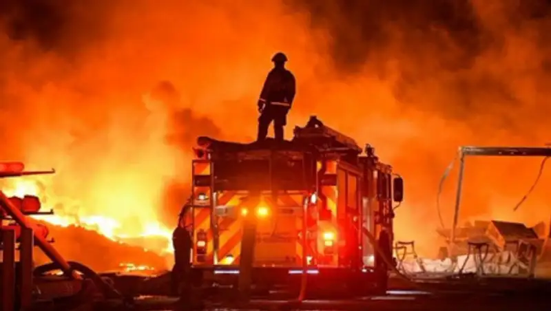 В кольце лесных пожаров оказались десятки американцев