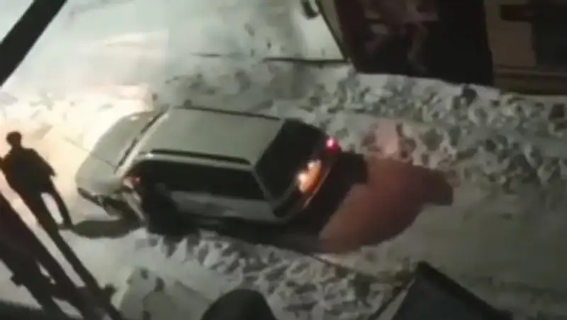 Как карагандинцы переживают снежные заносы и бураны