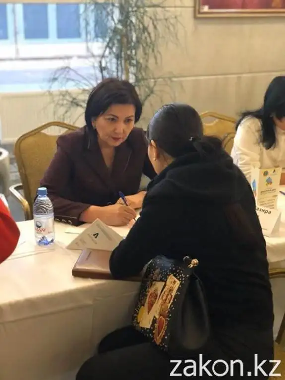 Тысячи казахстанцев получили помощь в рамках акции «Народный юрист», фото - Новости Zakon.kz от 25.11.2019 14:03