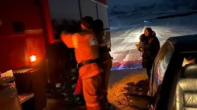 В Туркестанской области за сутки спасли 27 человек из снежного плена, фото - Новости Zakon.kz от 03.01.2023 17:14