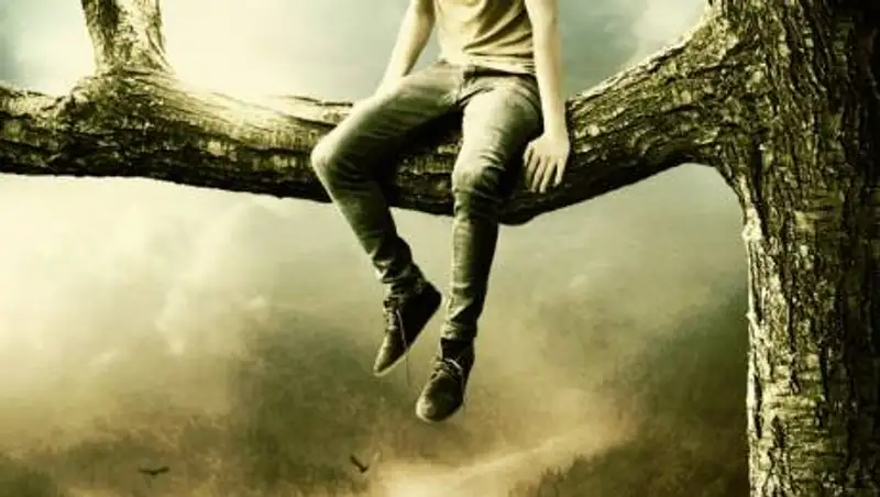 Стало известно, почему мужчина залез на дерево в Алматы