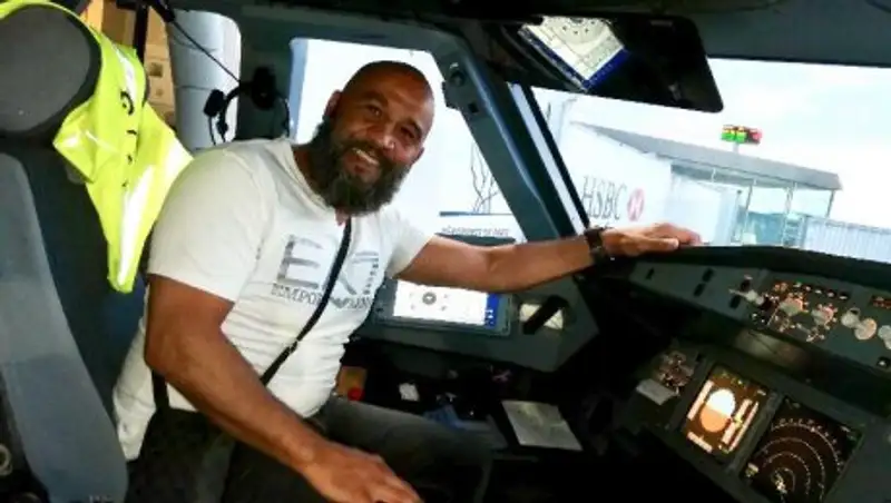 Французский боксёр помешал буйному пассажиру захватить самолёт