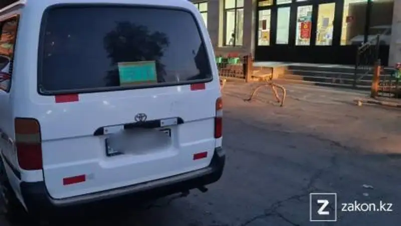 Ребенок погиб под колесами микроавтобуса в Алматы