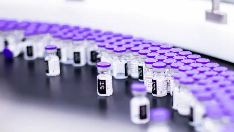 Казахстан намерен закупить вакцину Pfizer на 20,6 млрд тенге