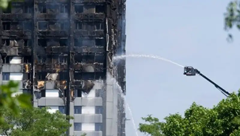 В лондонском метро частично приостановлено движение после пожара в высотке