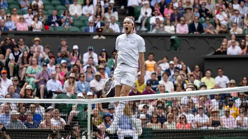 Александр Бублик провел первый матч на выставочном турнире серии UTS и привел в восторг американскую публику