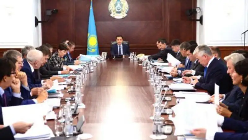 Сагинтаев провел заседание высшей научно-технической комиссии при правительстве РК