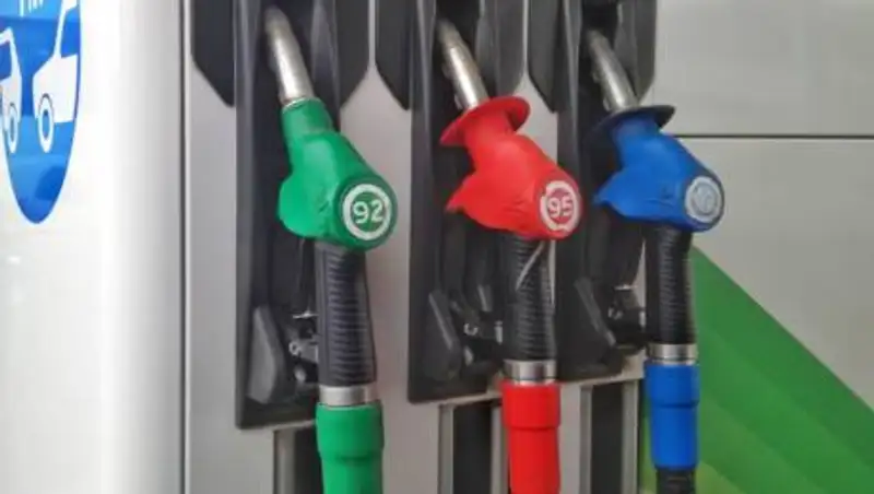 В Минэнерго объяснили, почему не могут остановить рост цен на бензин