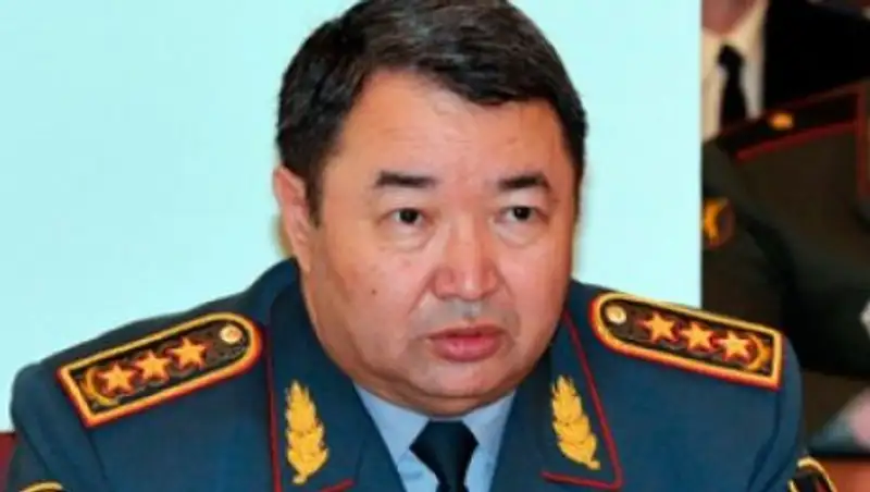 Жилье и повышение зарплаты обещает Жасузаков военнослужащим Казахстана