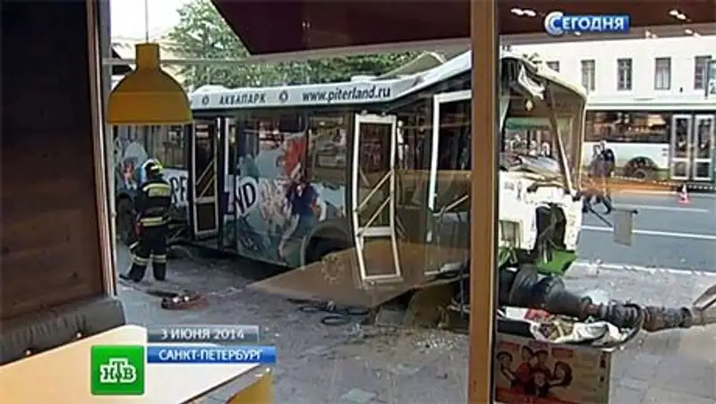 ДТП на Невском: водитель автобуса потерял сознание из-за жары