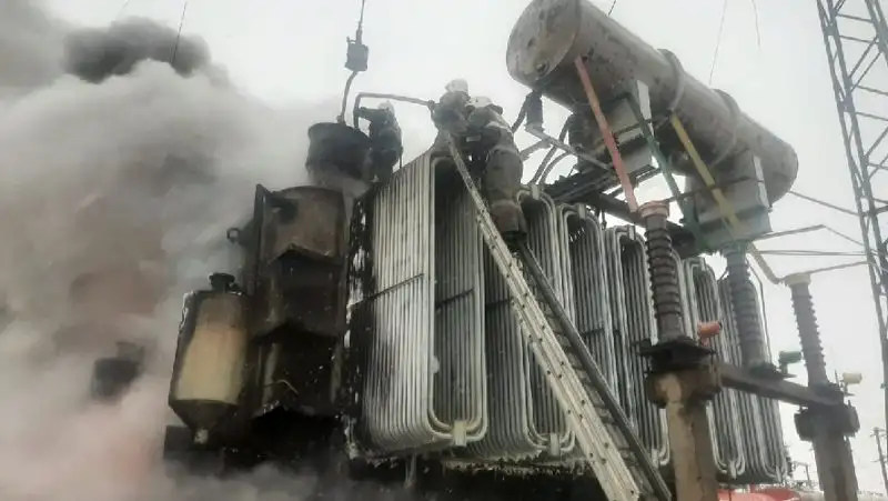 Пожар произошел на электрической подстанции в Костанайской области