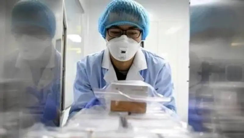 Китай начал массовую вакцинацию от COVID-19