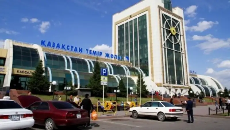 Время бесплатной парковки на вокзале Астаны ограничат двумя часами