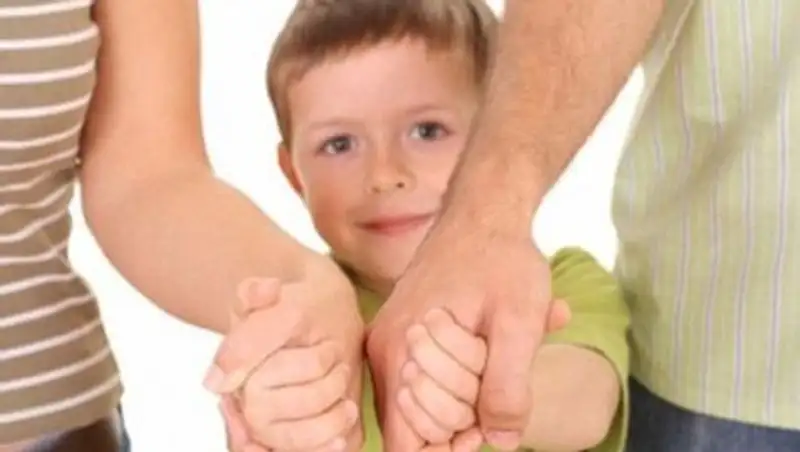 Усыновившим ребенка казахстанцам будут выплачиваться 75 МРП