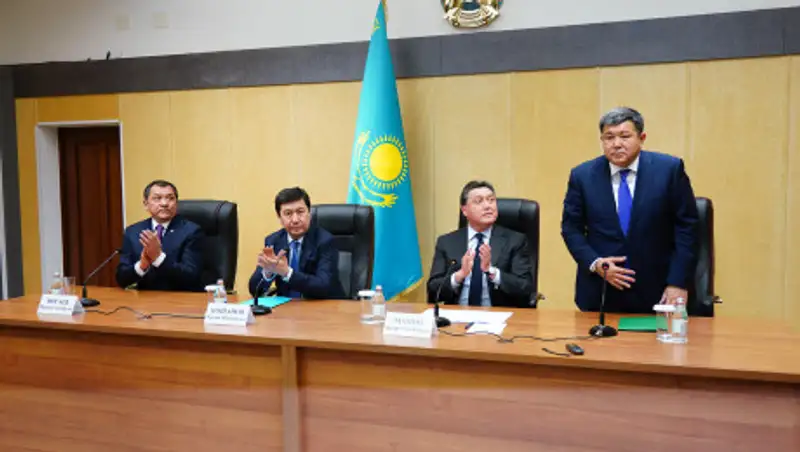 Премьер-министр представил нового акима Атырауской области