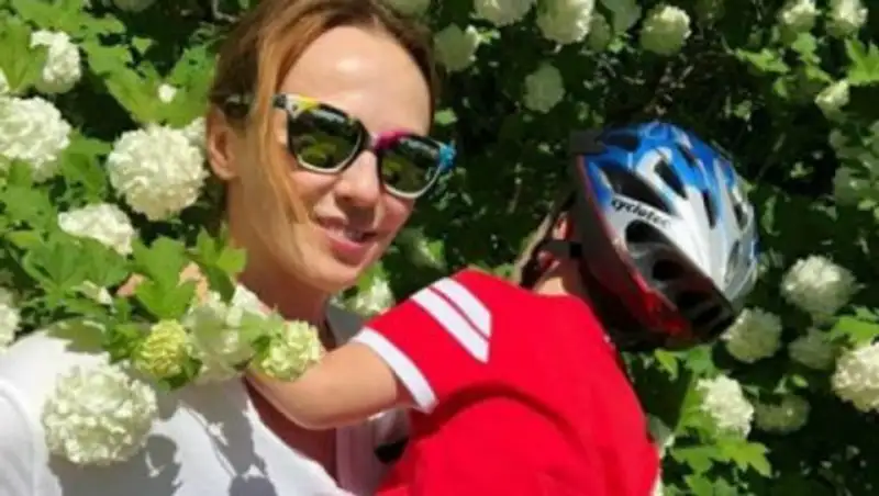 Альбина Джанабаева впервые показала младшего сына от Меладзе
