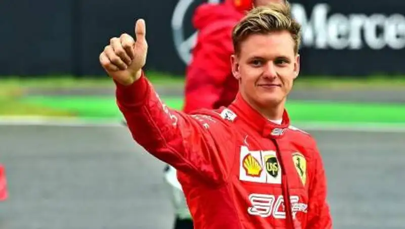 Мик Шумахер стал чемпионом гонок "Формула-2"