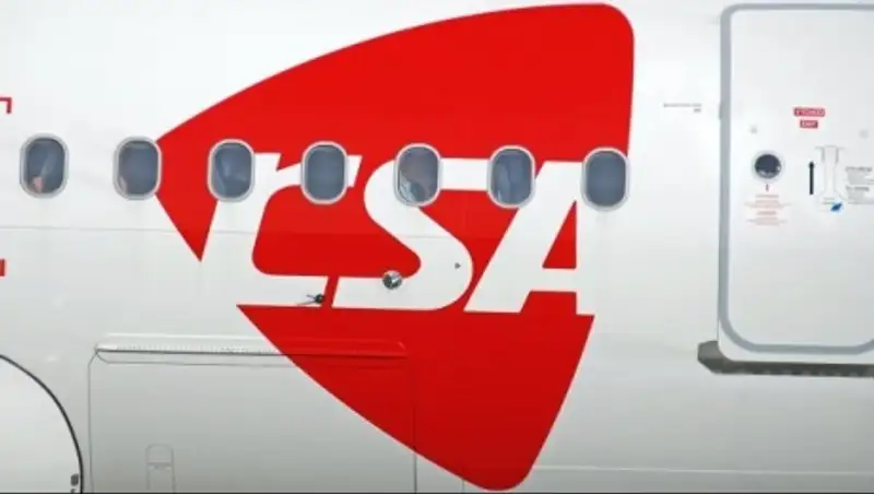 Самолет Czech Airlines экстренно приземлился в Амстердаме