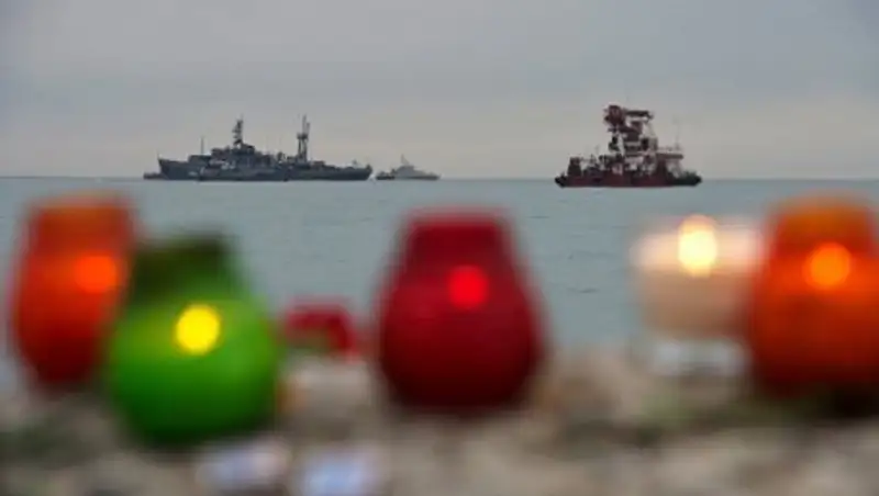 Родным жертв крушения Ту-154 начали переводить страховые выплаты