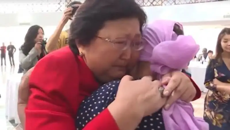 После 20 лет рабства в Казахстане кыргызстанка встретилась с сестрой