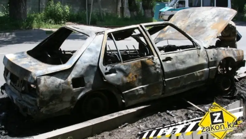 Машина сгорела в Алматы