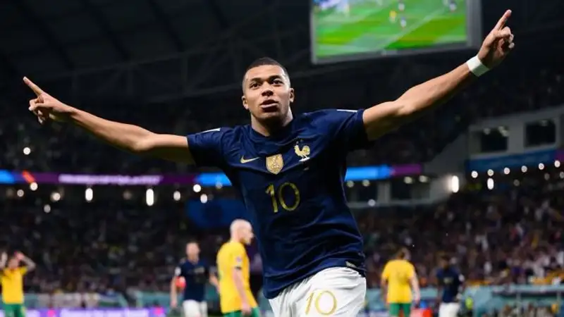 Президент Федерации футбола Франции заступился за Мбаппе