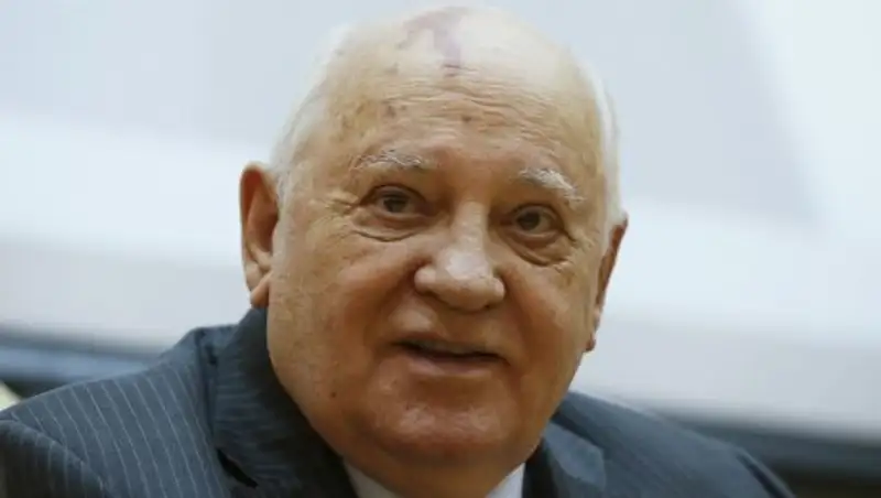 Горбачев констатировал наличие признаков новой холодной войны