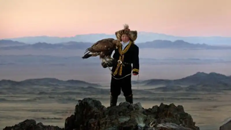 Еще 3 девочки-беркутчи последовали примеру Айшолпан из Монголии