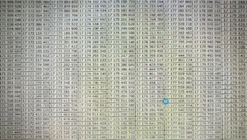 Мужчина дошел до конца таблицы Excel