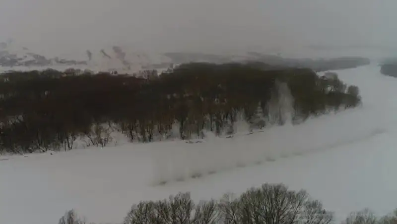 В ВКО взрывают лед на реках